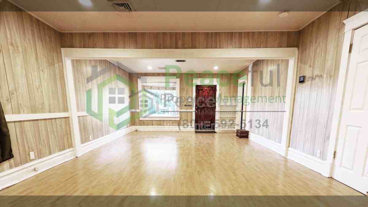 1019 E 22nd St - Photo 3 of 10