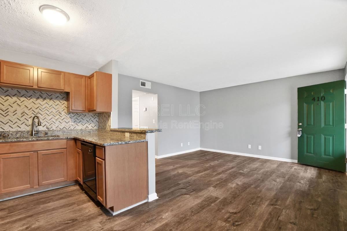 4200 Medallion Ct #512 - Photo 4 of 10