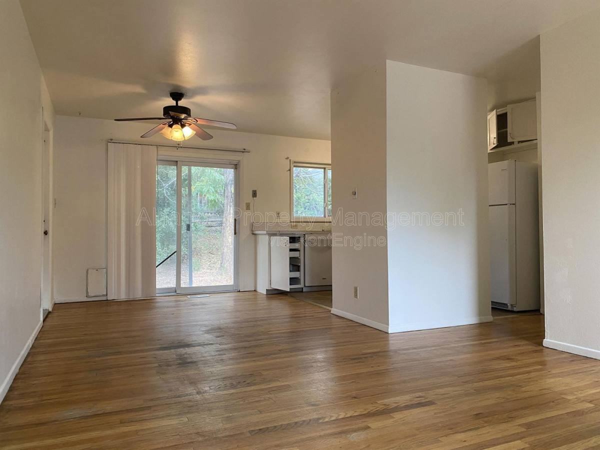 1509 Evergreen Drive - Photo 3 of 10