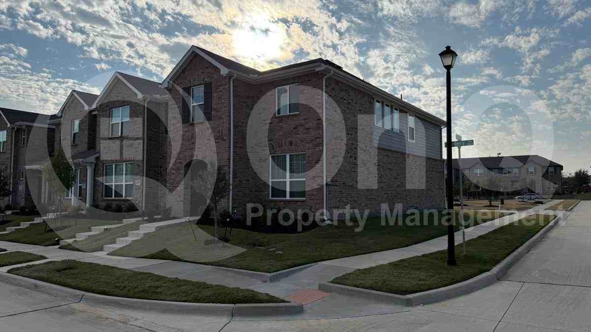 2875 Baneberry Ln - Photo 3 of 10