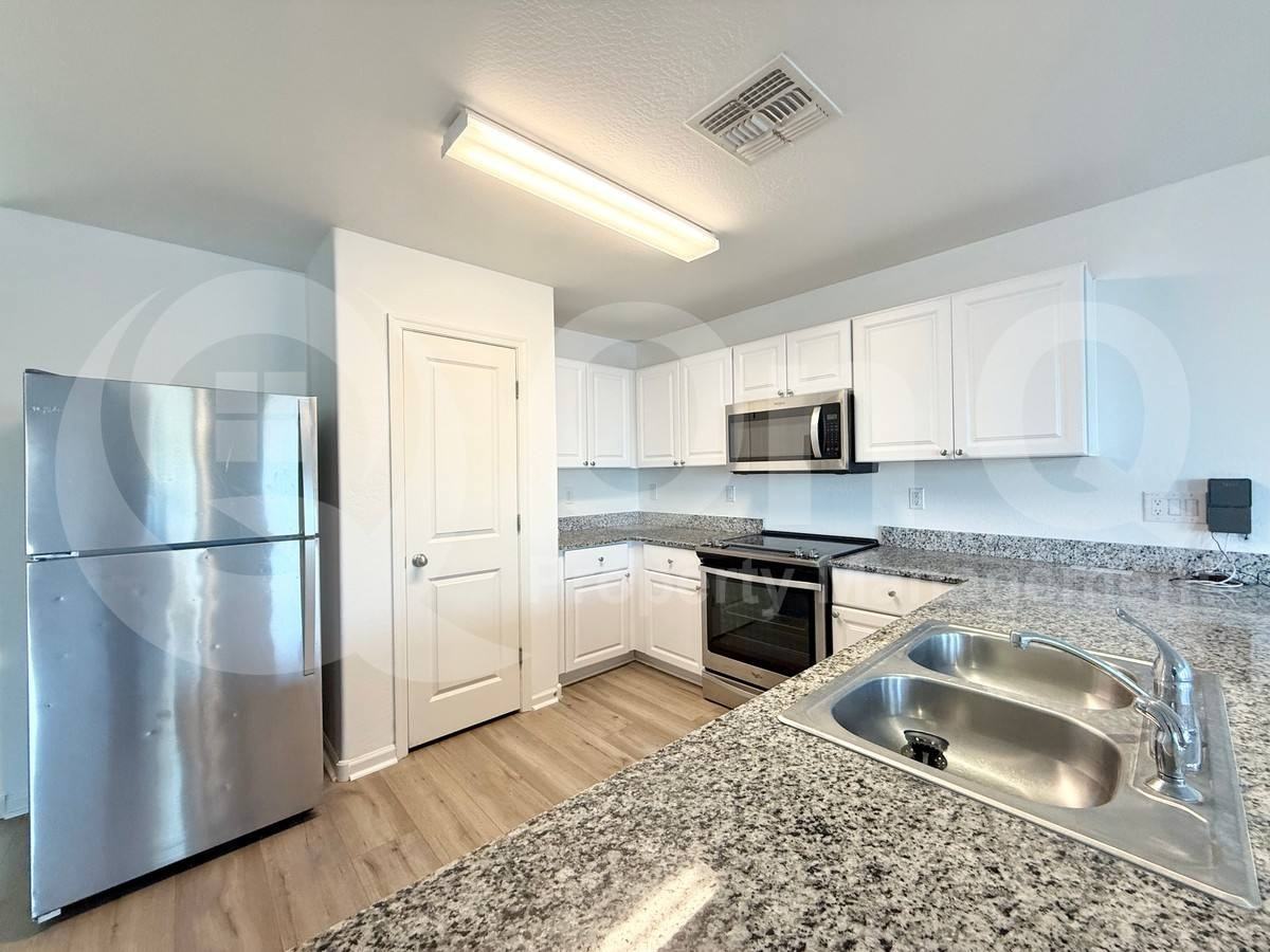 211 S Azteca Dr - Photo 3 of 10