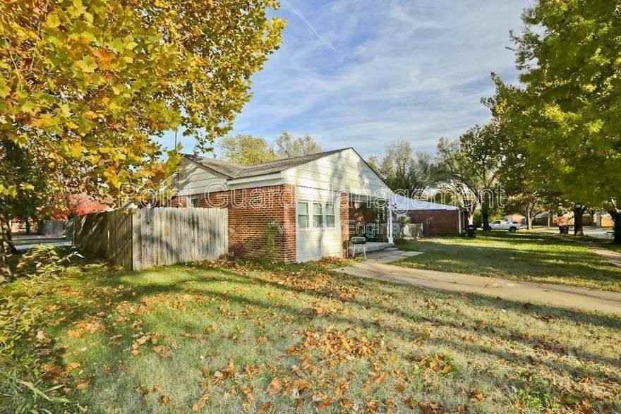 1102 Donnell Street - Photo 2 of 10