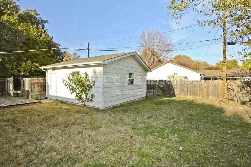 1102 Donnell Street - Photo 3 of 10