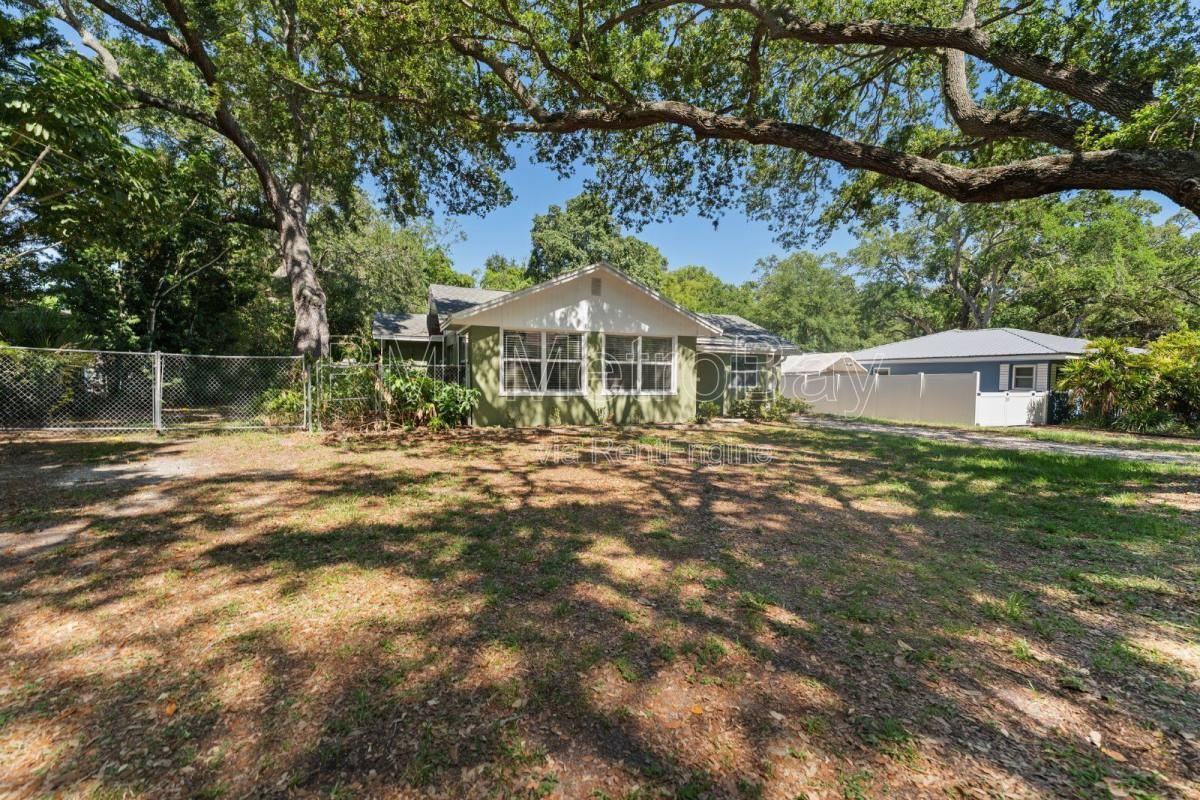 4939 Woodland Dr - Photo 3 of 10