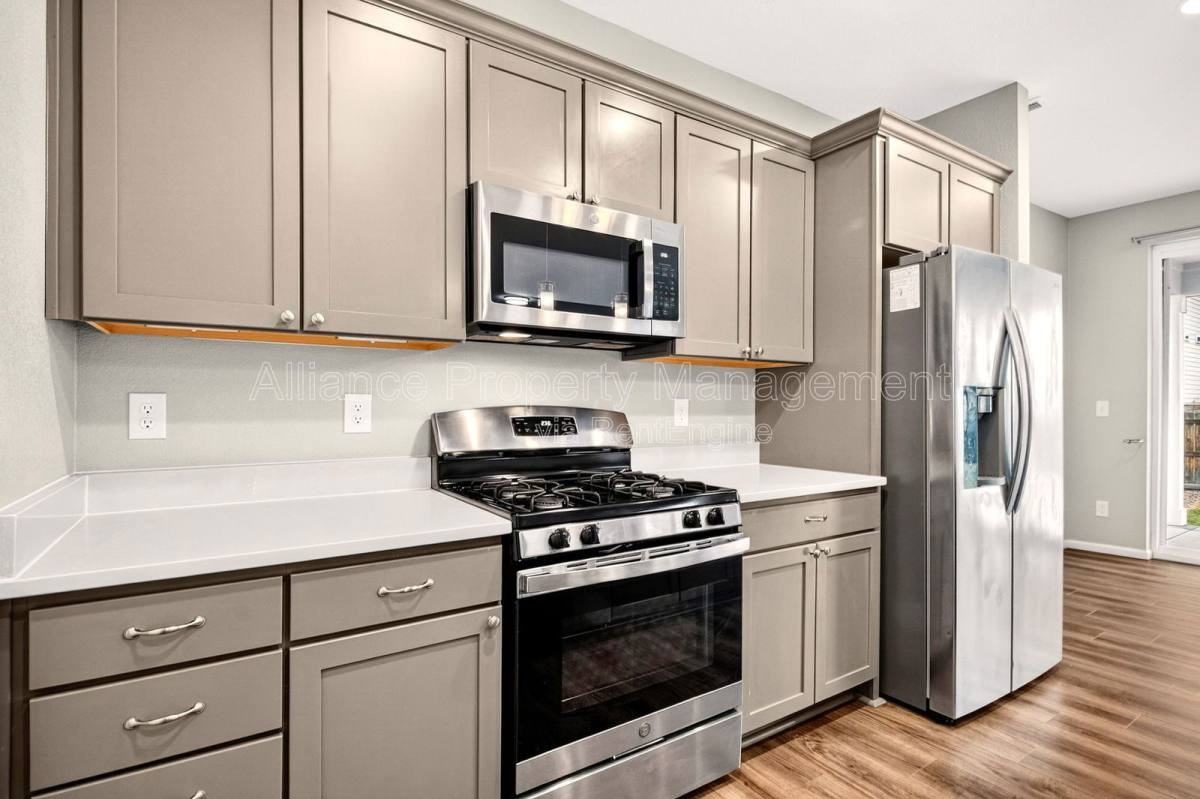 7108 Passing Sky Drive - Photo 3 of 10