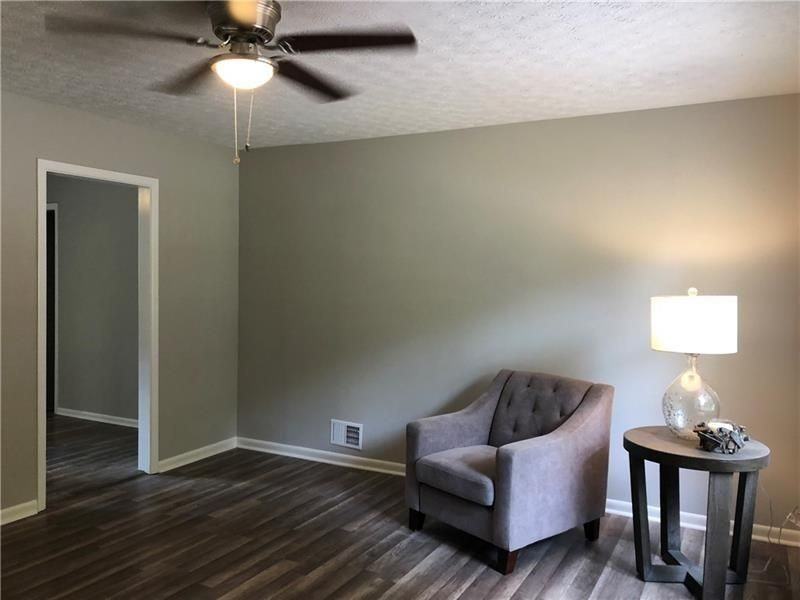 409 Shamrock Dr - Photo 2 of 12