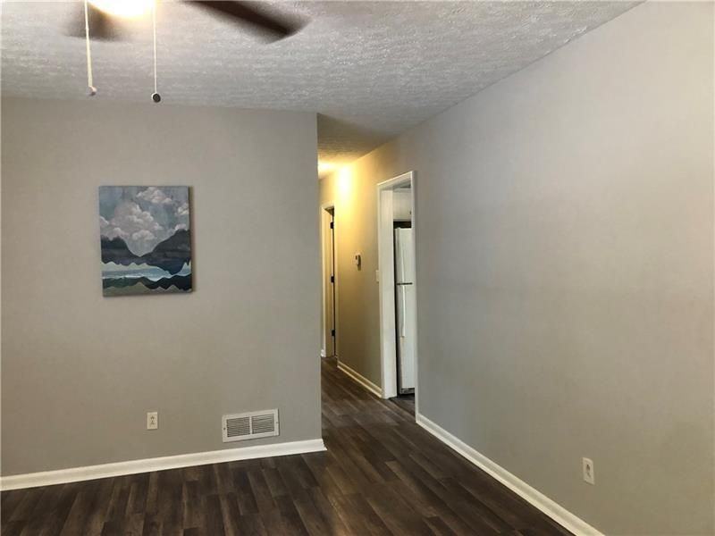 409 Shamrock Dr - Photo 3 of 12