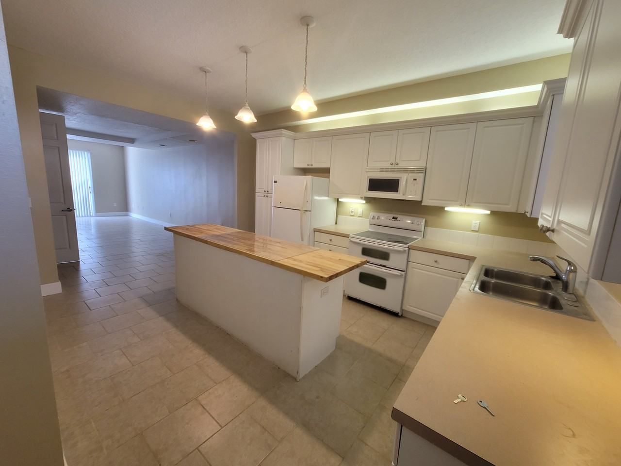 605 Elmhurst Court - Photo 3 of 18