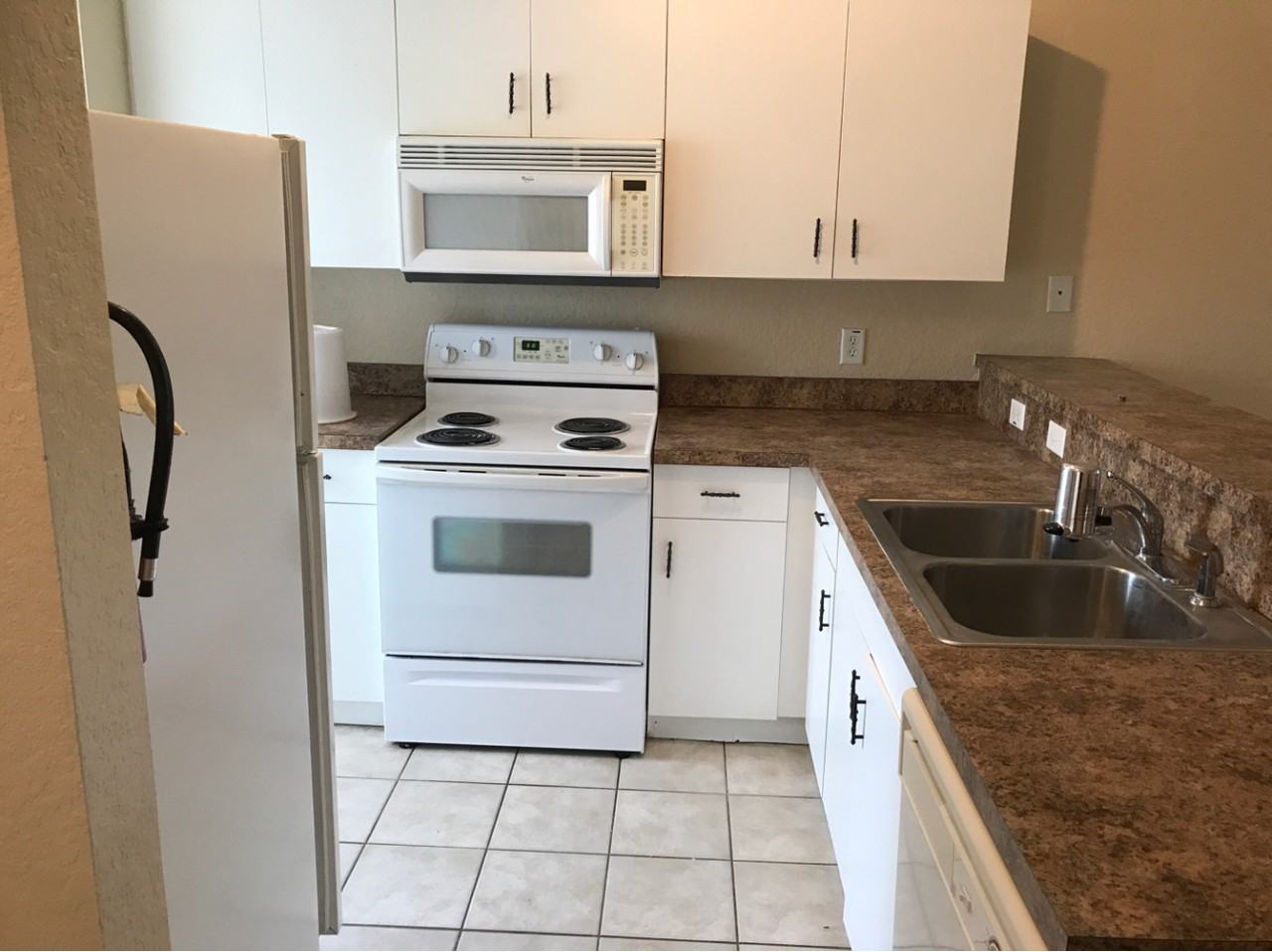 17201 Indian Creek Dr - Photo 4 of 9