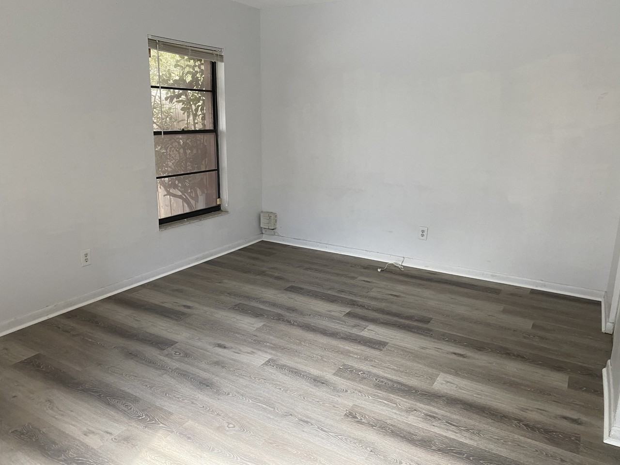 10305 Fernglen Pl - Photo 4 of 24