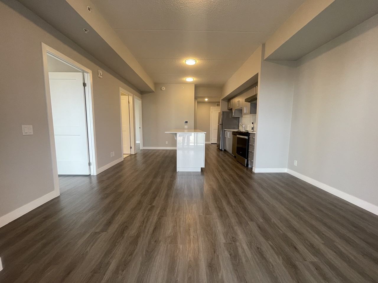 499 Queen St S - Photo 4 of 14