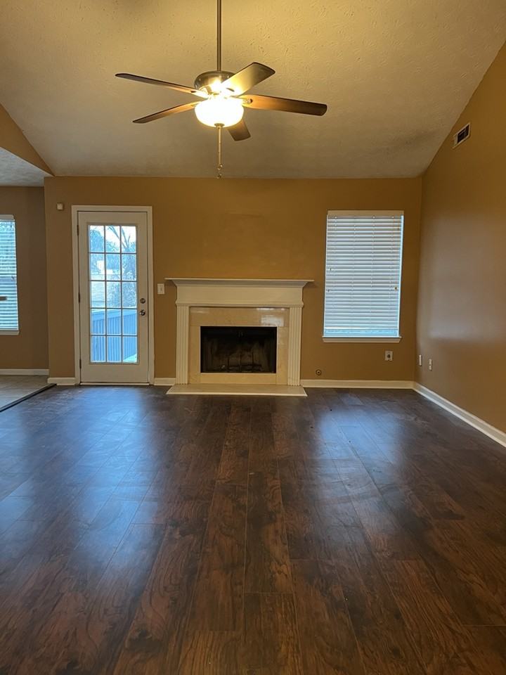 1043 Garrison Court - Photo 3 of 22