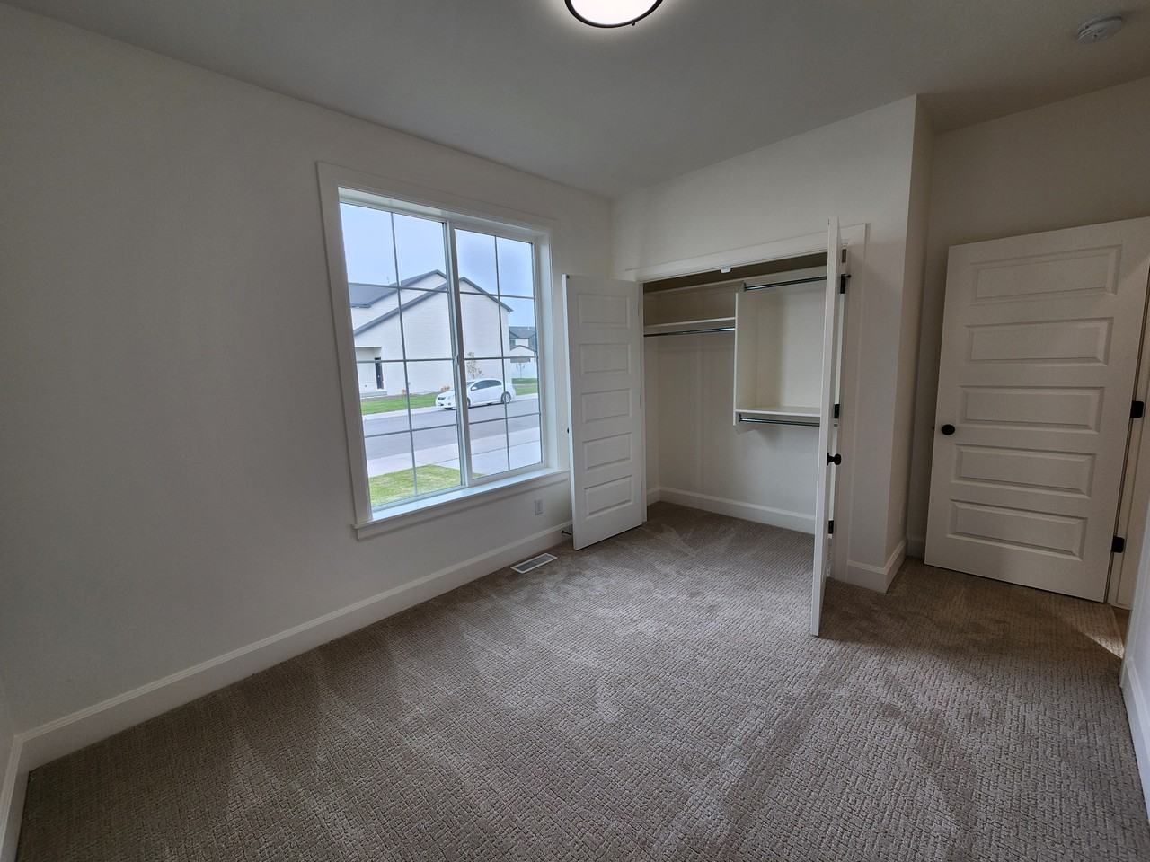 4621 Legacy Village Ln - Photo 2 of 14
