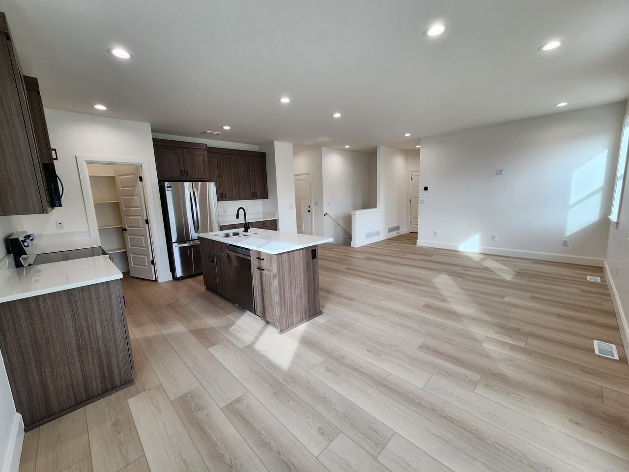 4621 Legacy Village Ln - Photo 7 of 14