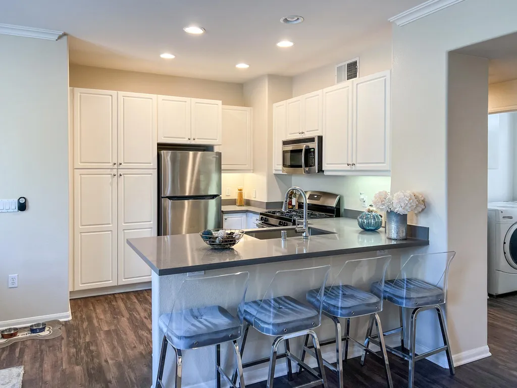 5475 Vineland Road #8307