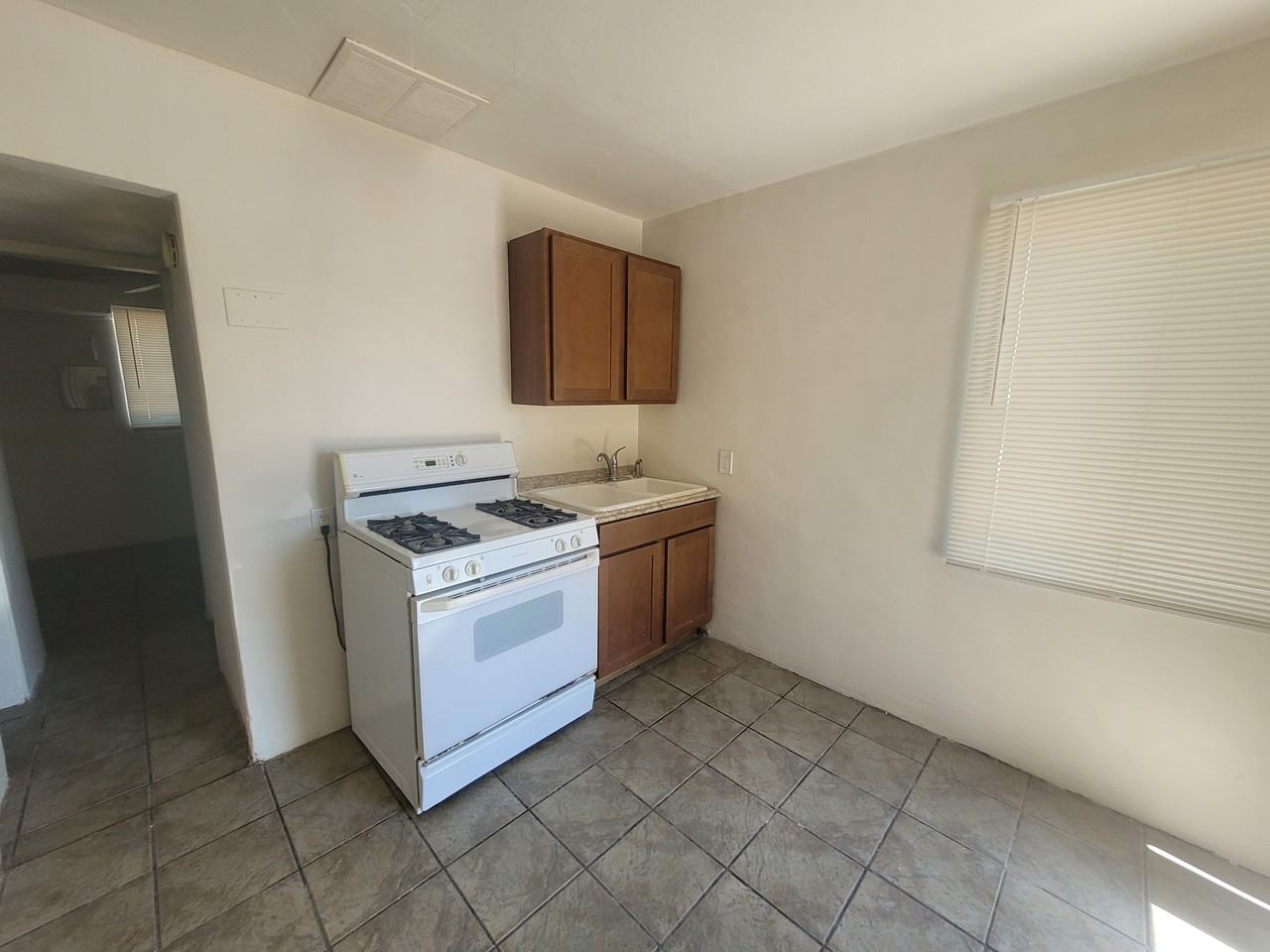 712 West Fillmore Street #C - Photo 4 of 7