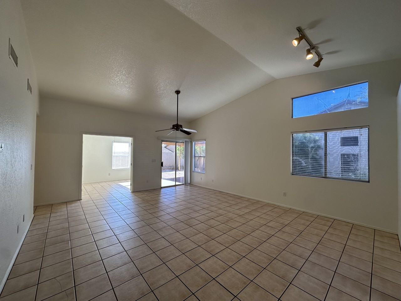 8180 N Streamside Ave - Photo 5 of 27