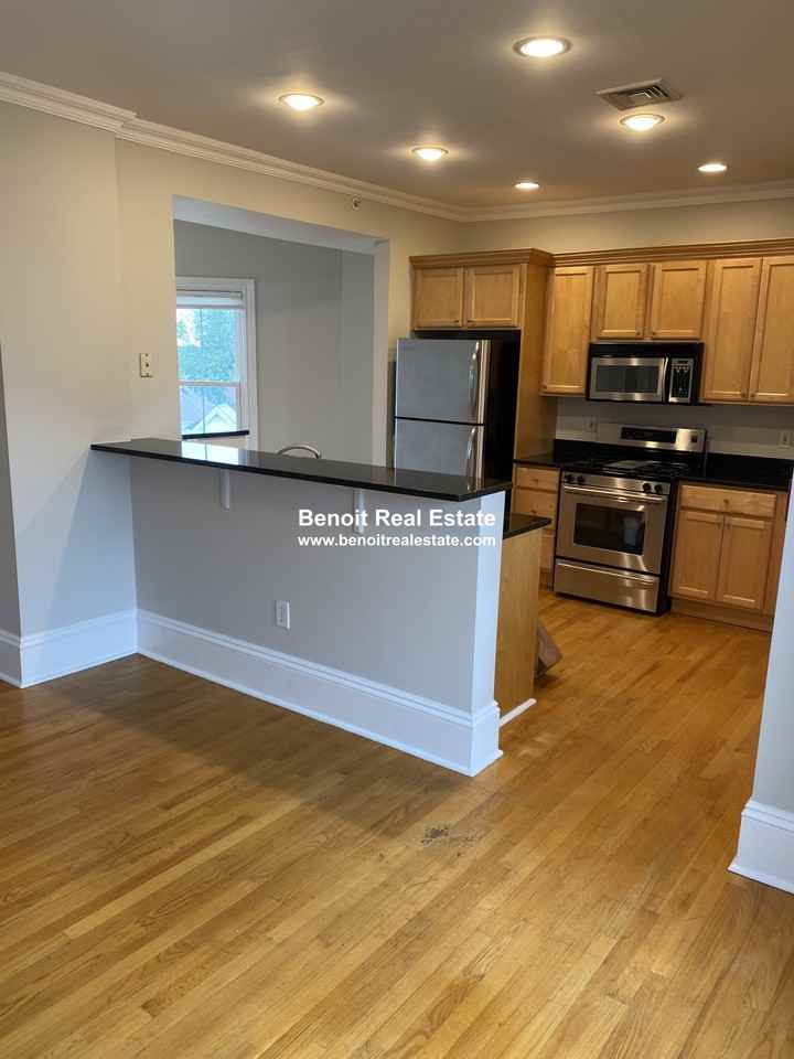 Broadway #C3 - Photo 3 of 10