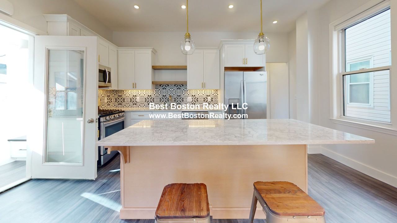 341 Norfolk St - Photo 5 of 23