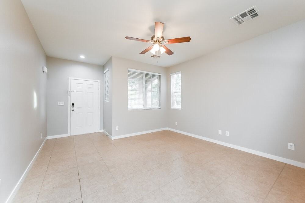 10111 Deep Glen St - Photo 5 of 18