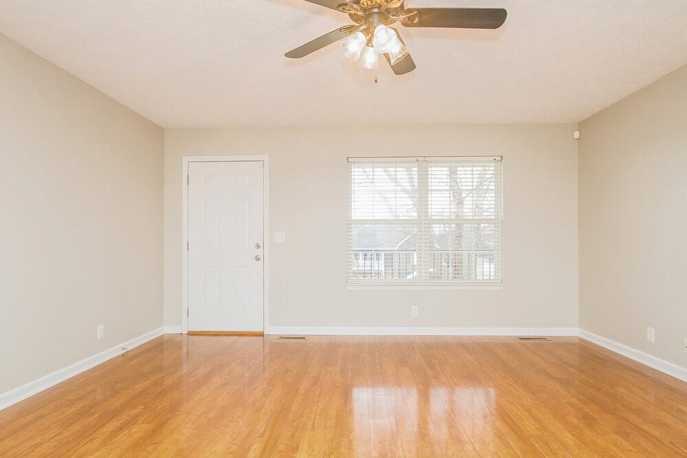 1112 Skipton Dr - Photo 2 of 15