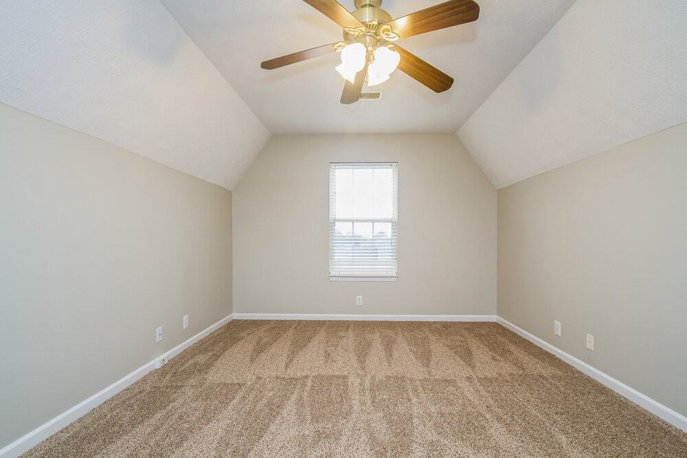 1112 Skipton Dr - Photo 5 of 15