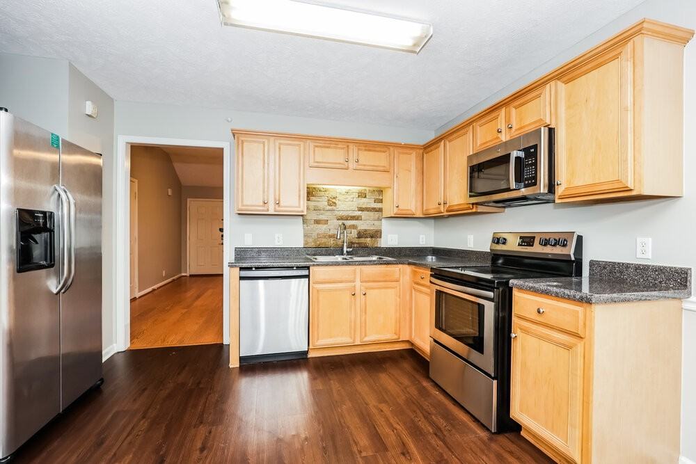 8009 Maggie Ct - Photo 6 of 16