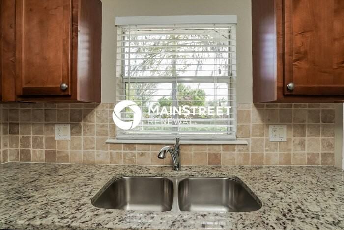 2510 Barcelona Ave - Photo 4 of 16