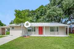 107 Lake Elizabeth Drive - Photo 1 of 1