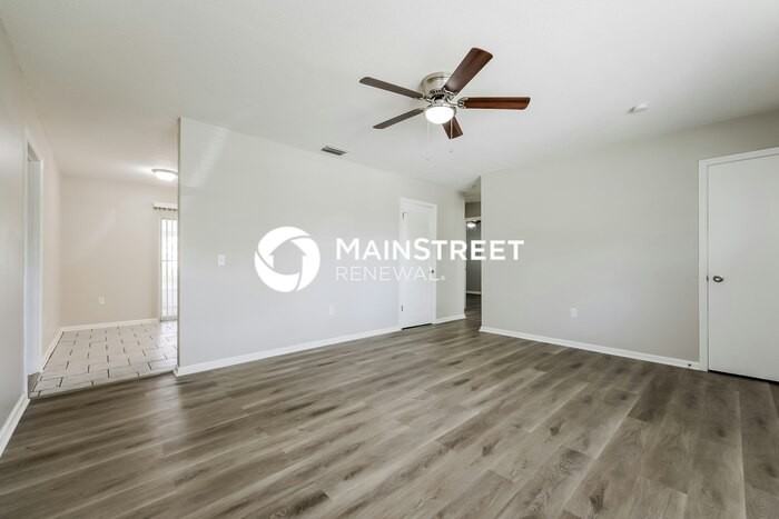 107 Lake Elizabeth Dr - Photo 4 of 16