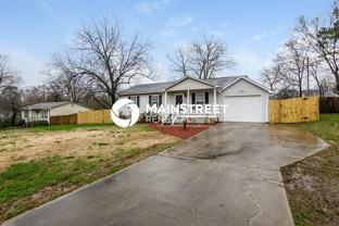 604 Powerline Ave - Photo 1 of 1