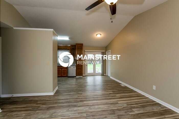 604 Powerline Ave - Photo 2 of 16