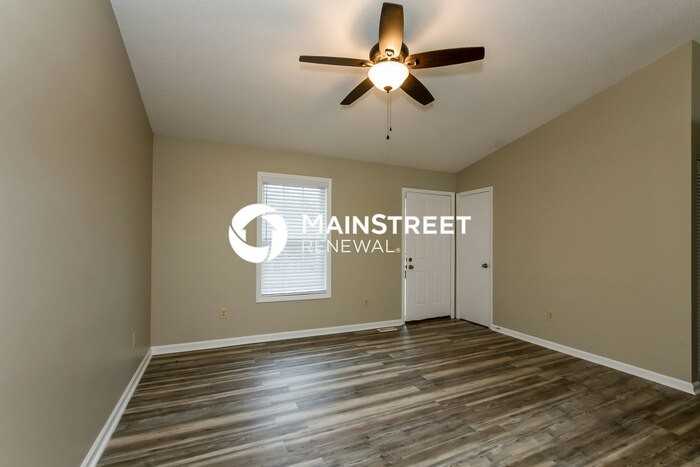 604 Powerline Ave - Photo 3 of 16