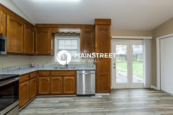 604 Powerline Ave - Photo 6 of 16