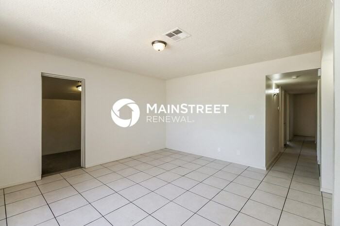 2027 West Chambers Street - Photo 2 of 16