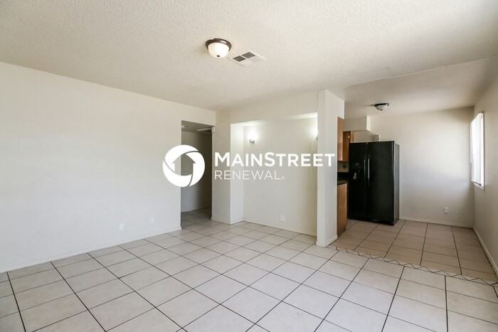 2027 West Chambers Street - Photo 3 of 16