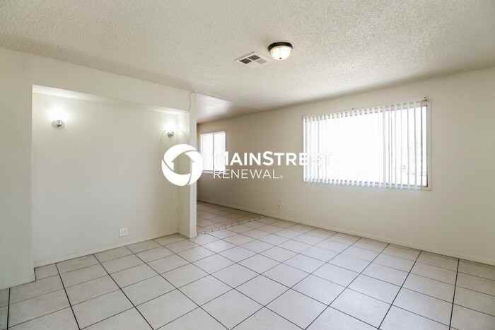 2027 West Chambers Street - Photo 4 of 16