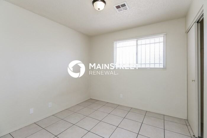 2027 West Chambers Street - Photo 7 of 16