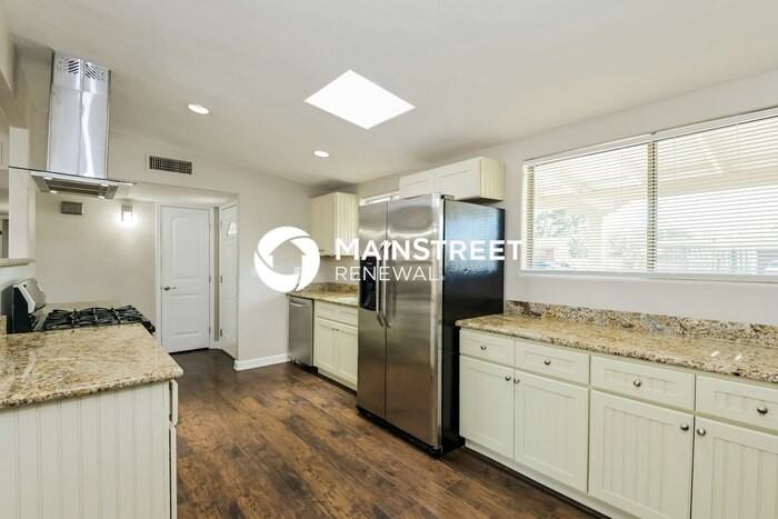 7401 E 19th St - Photo 4 of 16