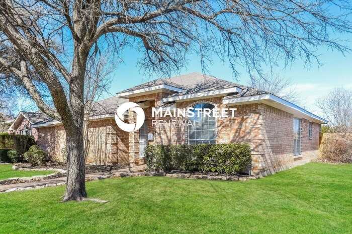 1017 Glencrest Dr - Photo 3 of 16