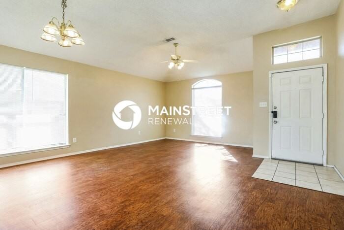 1017 Glencrest Dr - Photo 5 of 16