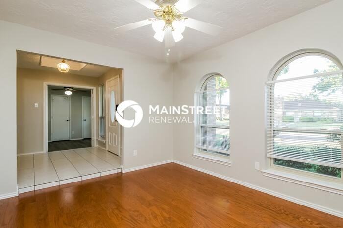 1336 Colmar Dr - Photo 5 of 16