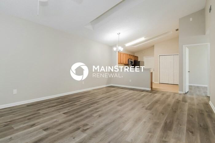 8761 Pinevalley Ln - Photo 3 of 16