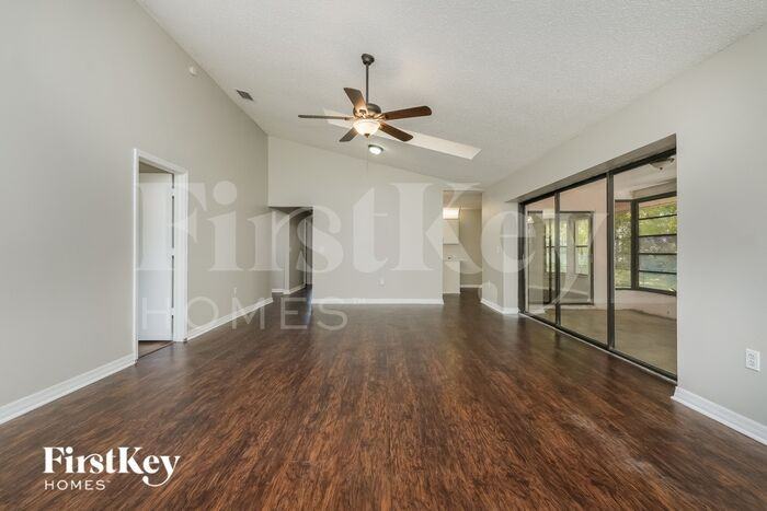 8604 Knob Hill Court - Photo 3 of 14