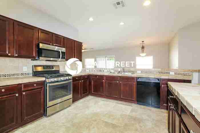 15832 W Calavar Rd - Photo 4 of 16