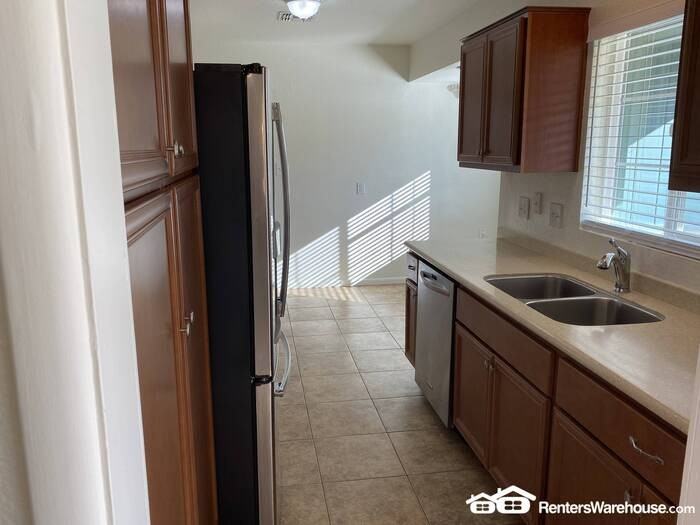 5444 E Pinchot Ave - Photo 6 of 38