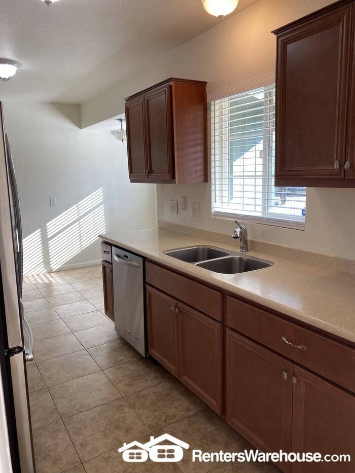 5444 E Pinchot Ave - Photo 7 of 38