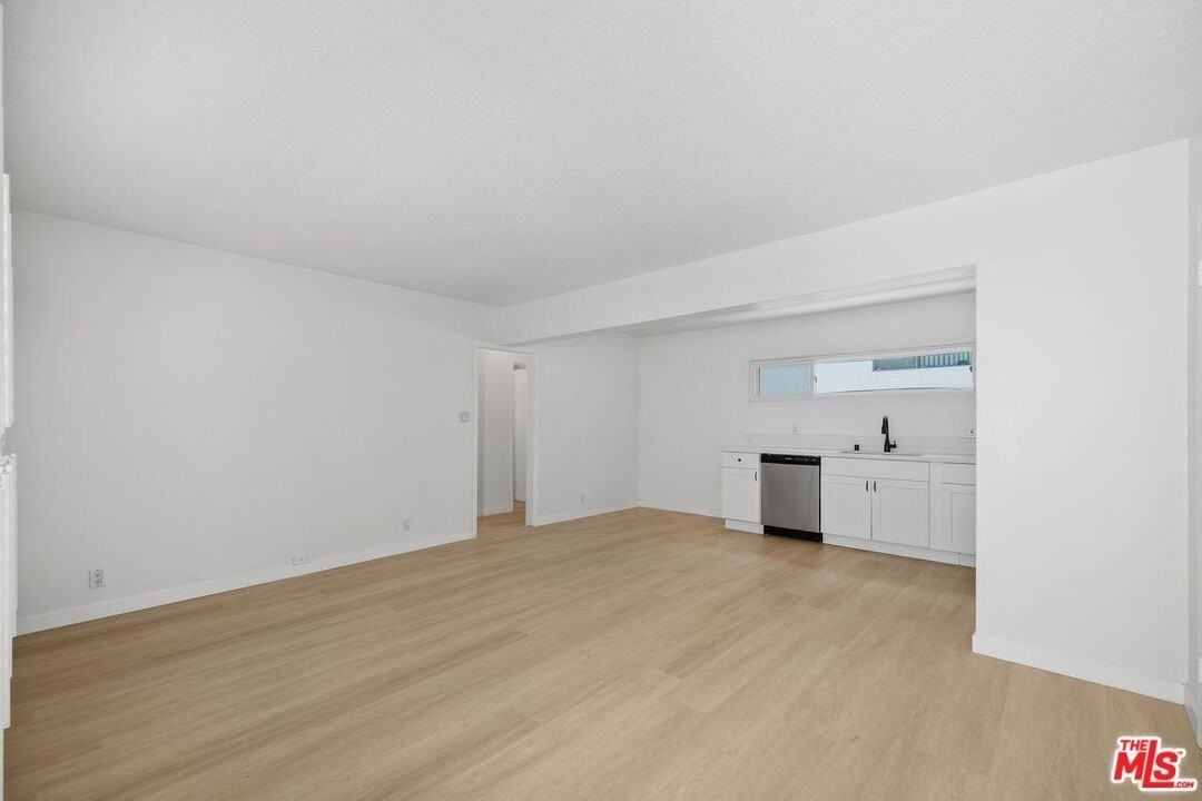 2621 Centinela Ave Apt 7 #7 - Photo 5 of 34