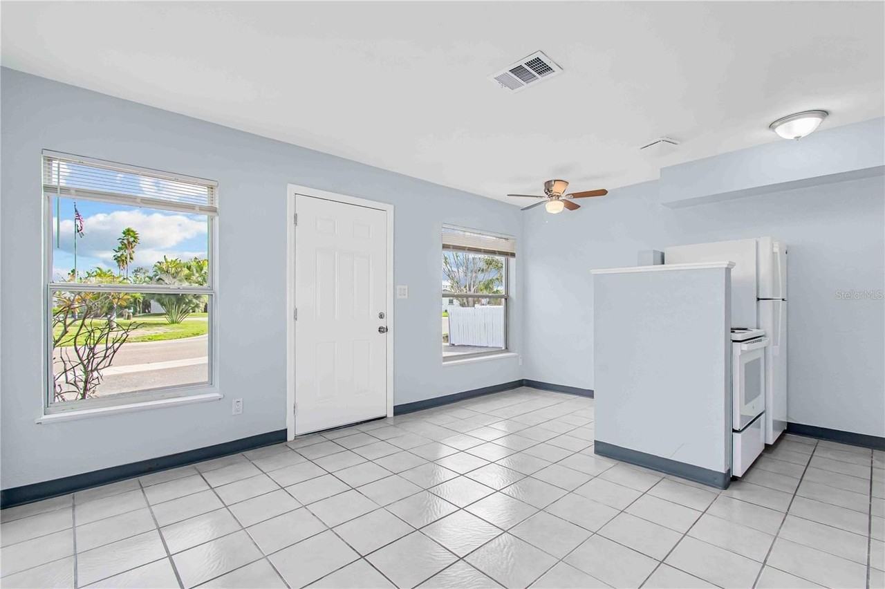 140 112th Ave N #2 - Photo 3 of 22