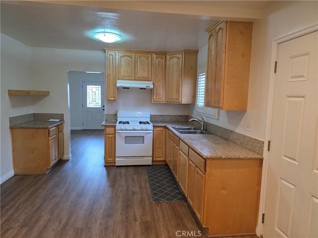 9251 Rio Dell St - Photo 4 of 15